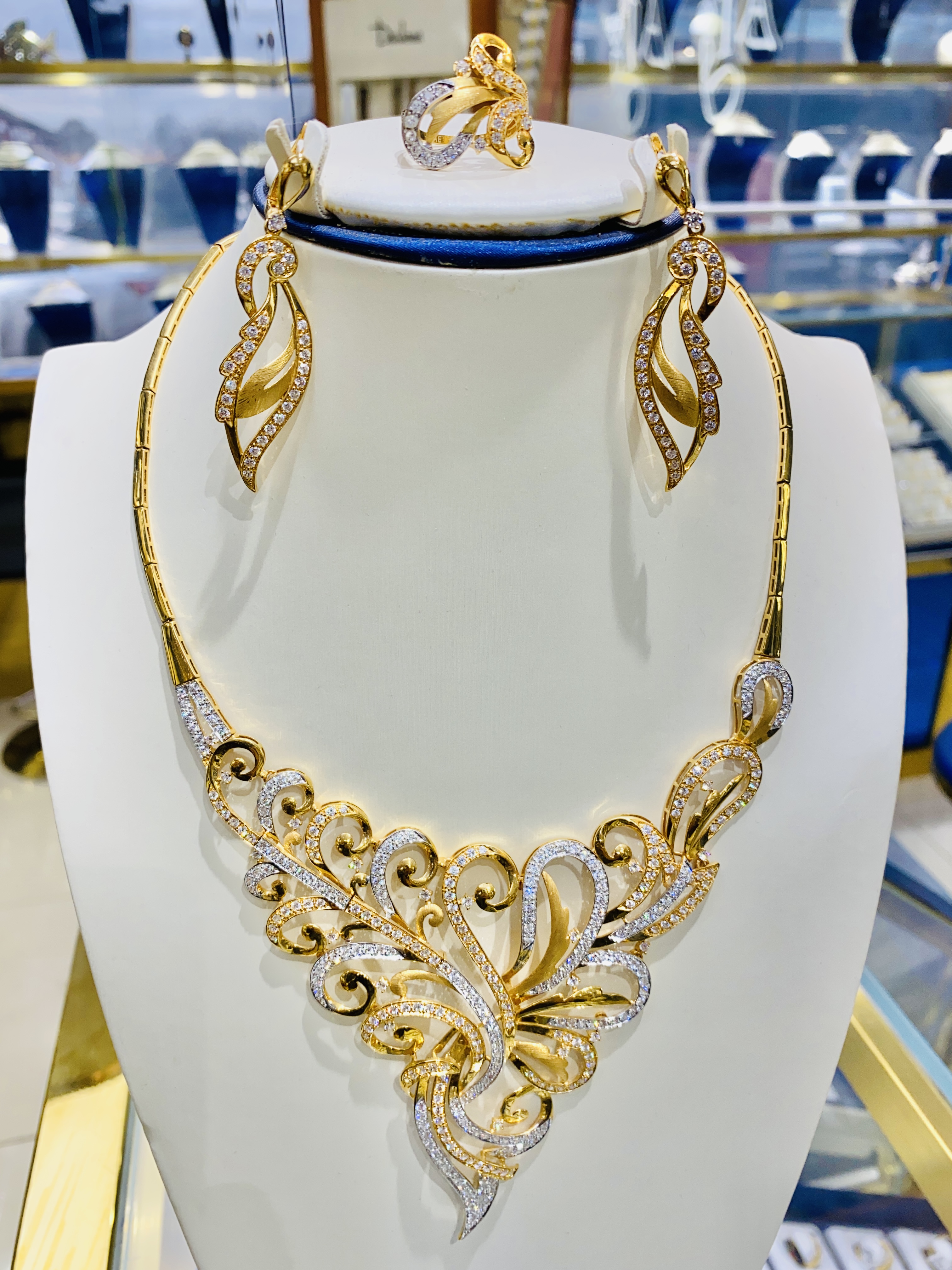 Necklace Set with Ring (Pre-Owned)