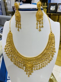 Necklace Set (Pre-Owned)