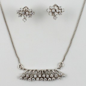 18ct White Gold Necklace Set